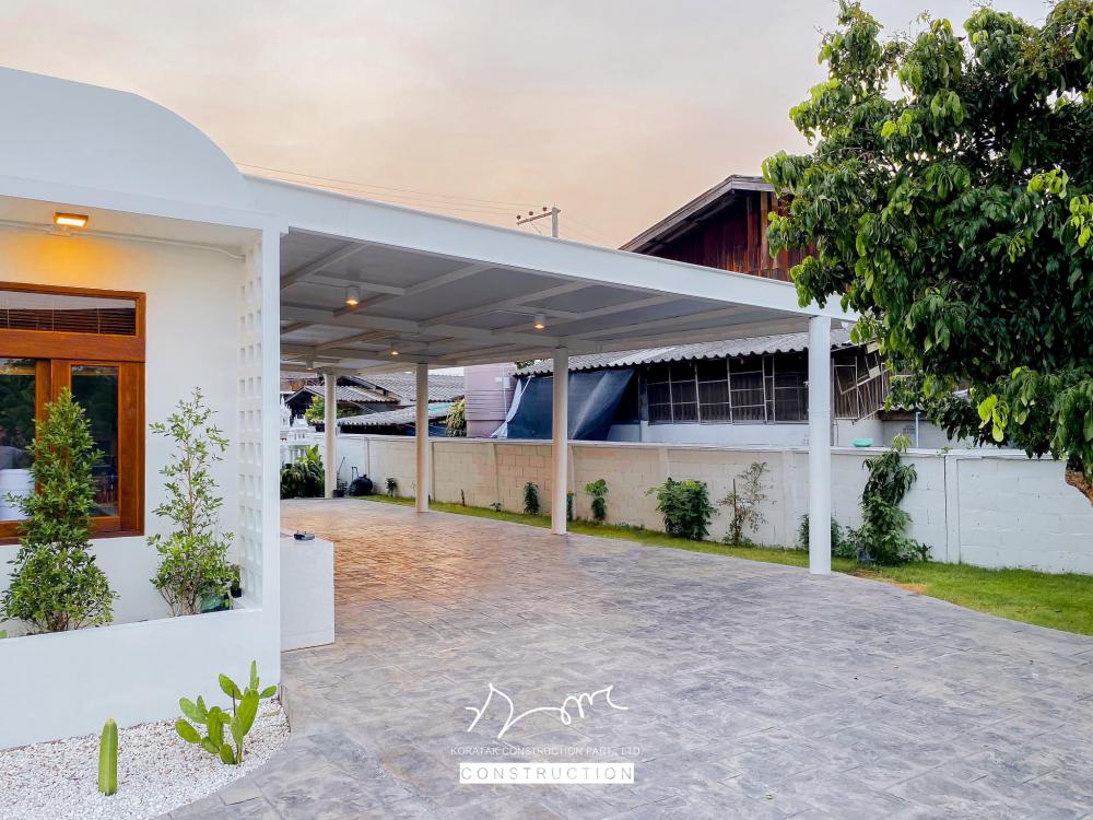 รีโนเวทบ้านครึ่งปูนครึ่งไม้สไตล์มินิมอลโทนขาว  จากพื้นที่ใช้สอยเดิม 𝟏𝟑𝟏.𝟎𝟔 ตร.ม. ขยายเป็น 𝟐𝟎𝟒.𝟕𝟖 ตร.ม. รูปที่ 9