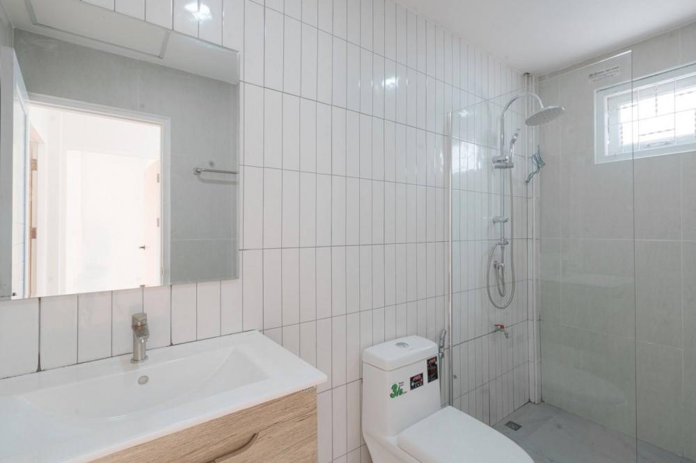 รีโนเวททาวน์เฮาส์เก่าให้เป็นบ้านสไตล์มินิมอลมูจิ รูปที่ 16