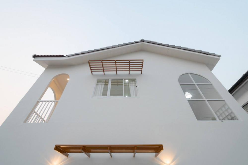 รีโนเวททาวน์เฮาส์เก่าให้เป็นบ้านสไตล์มินิมอลมูจิ รูปที่ 3