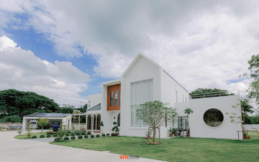 บ้านสองชั้นโทนขาว ขนาด 4 ห้องนอน 4 ห้องน้ำ พื้นที่ 450 ตร.ม. รูปที่ 4