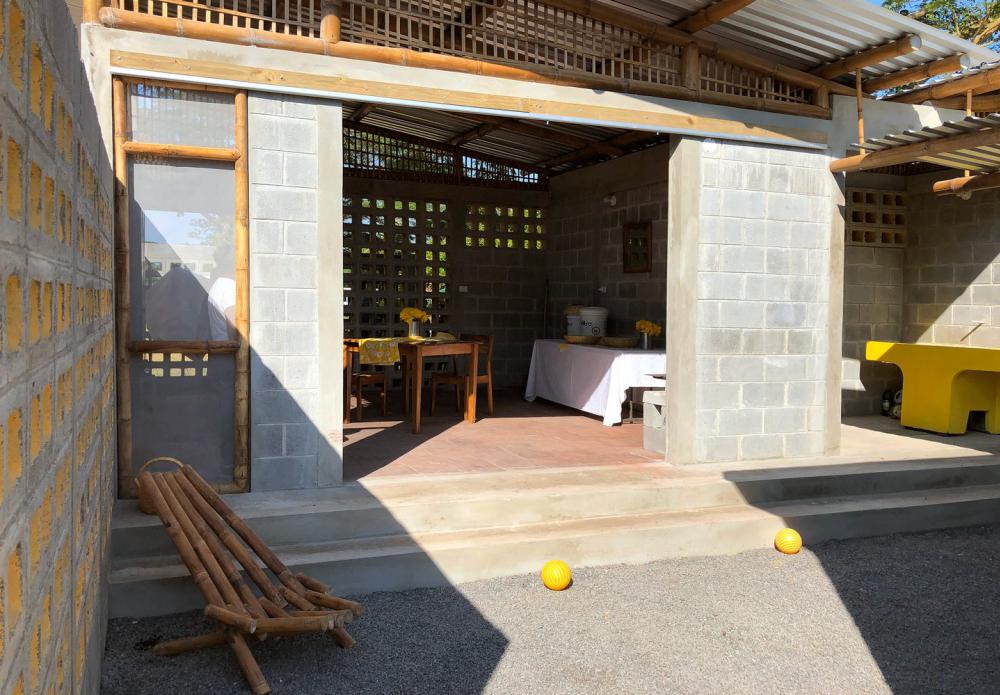 บ้านโมเดิร์นไม่ฉาบปูนโชว์อิฐบล็อกแบบดิบๆ รูปที่ 4