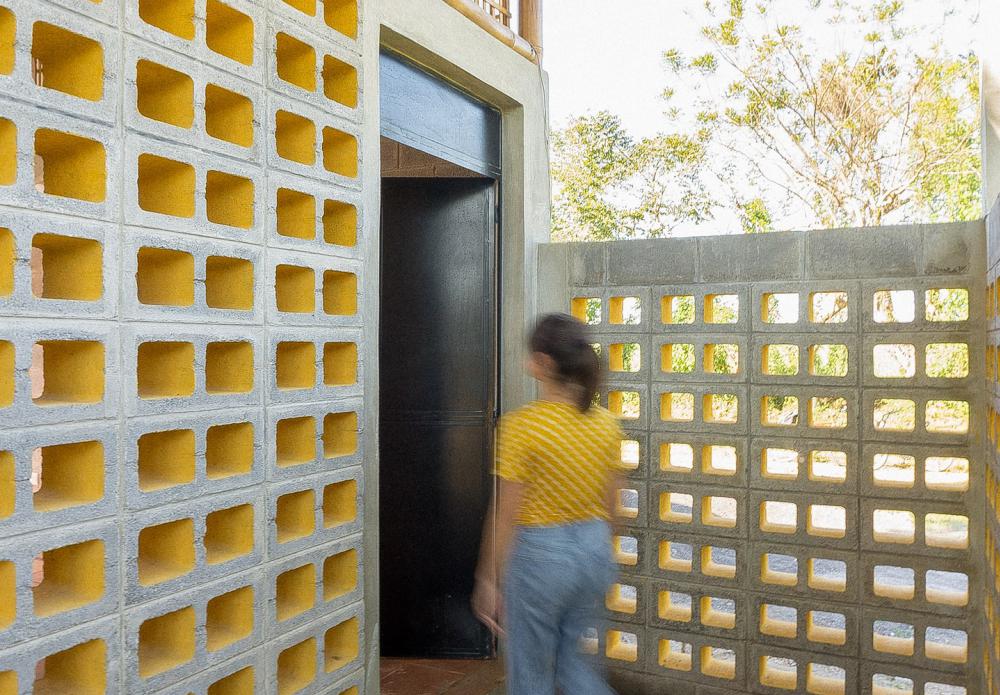 บ้านโมเดิร์นไม่ฉาบปูนโชว์อิฐบล็อกแบบดิบๆ รูปที่ 6