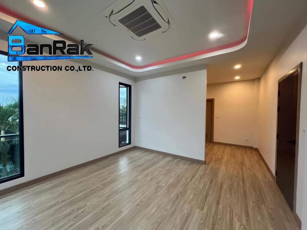 บ้านโมเดิร์นสองชั้น ขนาด 5 ห้องนอน 6 ห้องน้ำ ห้องรับแขก ห้องทำงาน ครัว-ทานอาหาร  จอดรถ 4 คัน รูปที่ 7