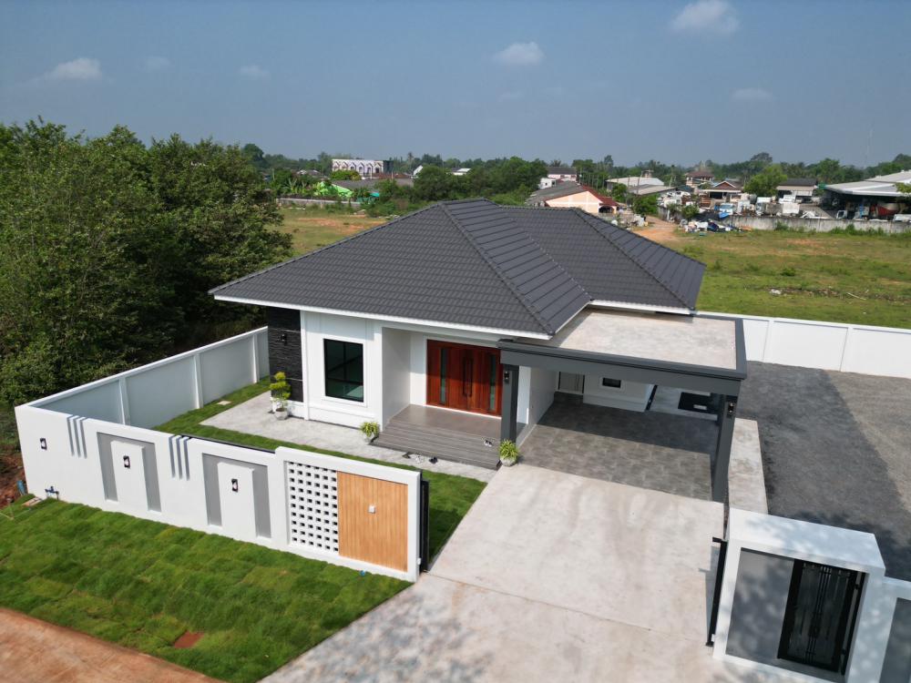 แบบบ้านปั้นหยาโมเดิร์นชั้นเดียว ขนาด 3 ห้องนอน 3 ห้องน้ำ ห้องรับแขก/นั่งเล่น 1 รับประทานอาหาร1 ห้องครัว 1 ซักล้าง 2 และโรงจอดรถ รูปที่ 14