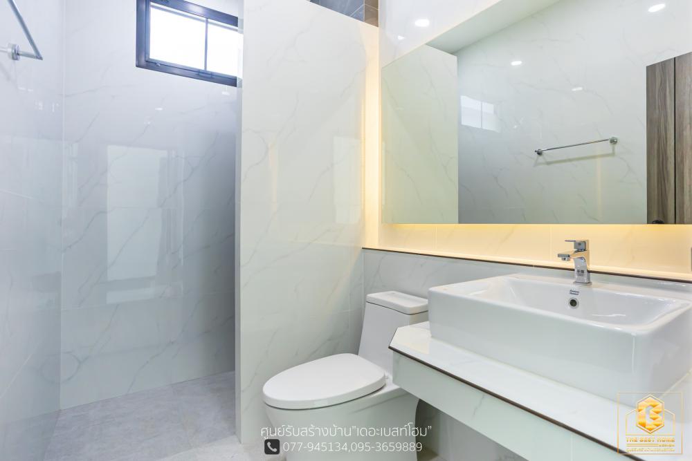 แบบบ้านปั้นหยาโมเดิร์นชั้นเดียว ขนาด 3 ห้องนอน 3 ห้องน้ำ ห้องรับแขก/นั่งเล่น 1 รับประทานอาหาร1 ห้องครัว 1 ซักล้าง 2 และโรงจอดรถ รูปที่ 43