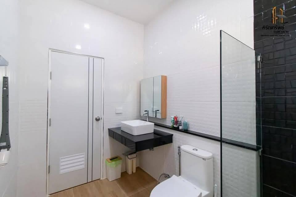 บ้านสไตล์มินิมอลทรงตัวขนาด 3 ห้องนอน 2 ห้องน้ำ 1 ห้องครัว 1 ห้องทำงาน 1 ห้องนั่งเล่นพื้นที่ใช้สอย 145 ตารางเมตร รูปที่ 6