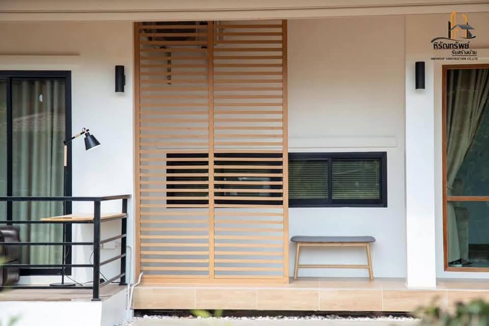 บ้านสไตล์มินิมอลทรงตัวขนาด 3 ห้องนอน 2 ห้องน้ำ 1 ห้องครัว 1 ห้องทำงาน 1 ห้องนั่งเล่นพื้นที่ใช้สอย 145 ตารางเมตร รูปที่ 8