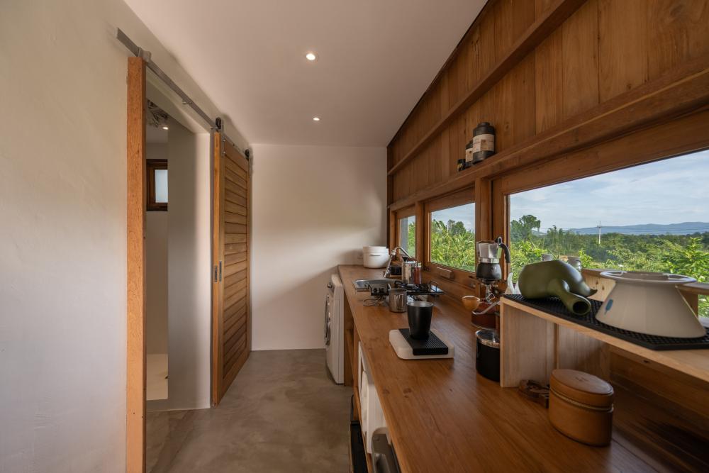 ไอเดียบ้านสวยสไตล์ญี่ปุ่นมินิมอลหลังเล็ก ตั้งอยู่บนภูสูง บรรยากาศดี บ้านอบอุ่น รูปที่ 3