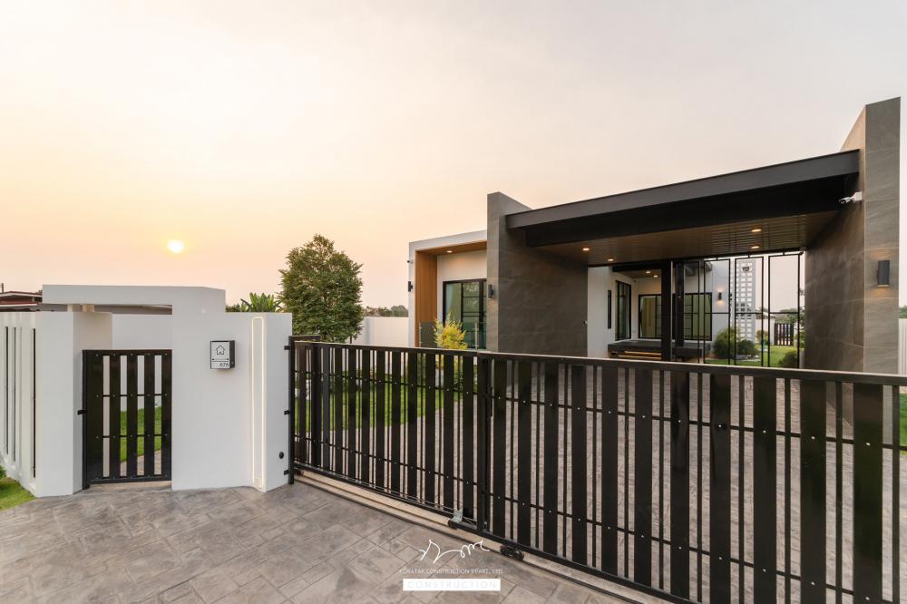 ไอเดียบ้านสไตล์ทรงกลอ่งโมเดิร์นพื้นที่กว้าง ฟังก์ชั่นครบ จัดสวนได้สวย น่าอยู่จัง รูปที่ 12