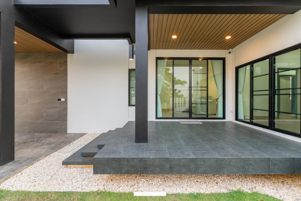 ไอเดียบ้านสไตล์ทรงกลอ่งโมเดิร์นพื้นที่กว้าง ฟังก์ชั่นครบ จัดสวนได้สวย น่าอยู่จัง รูปที่ 17