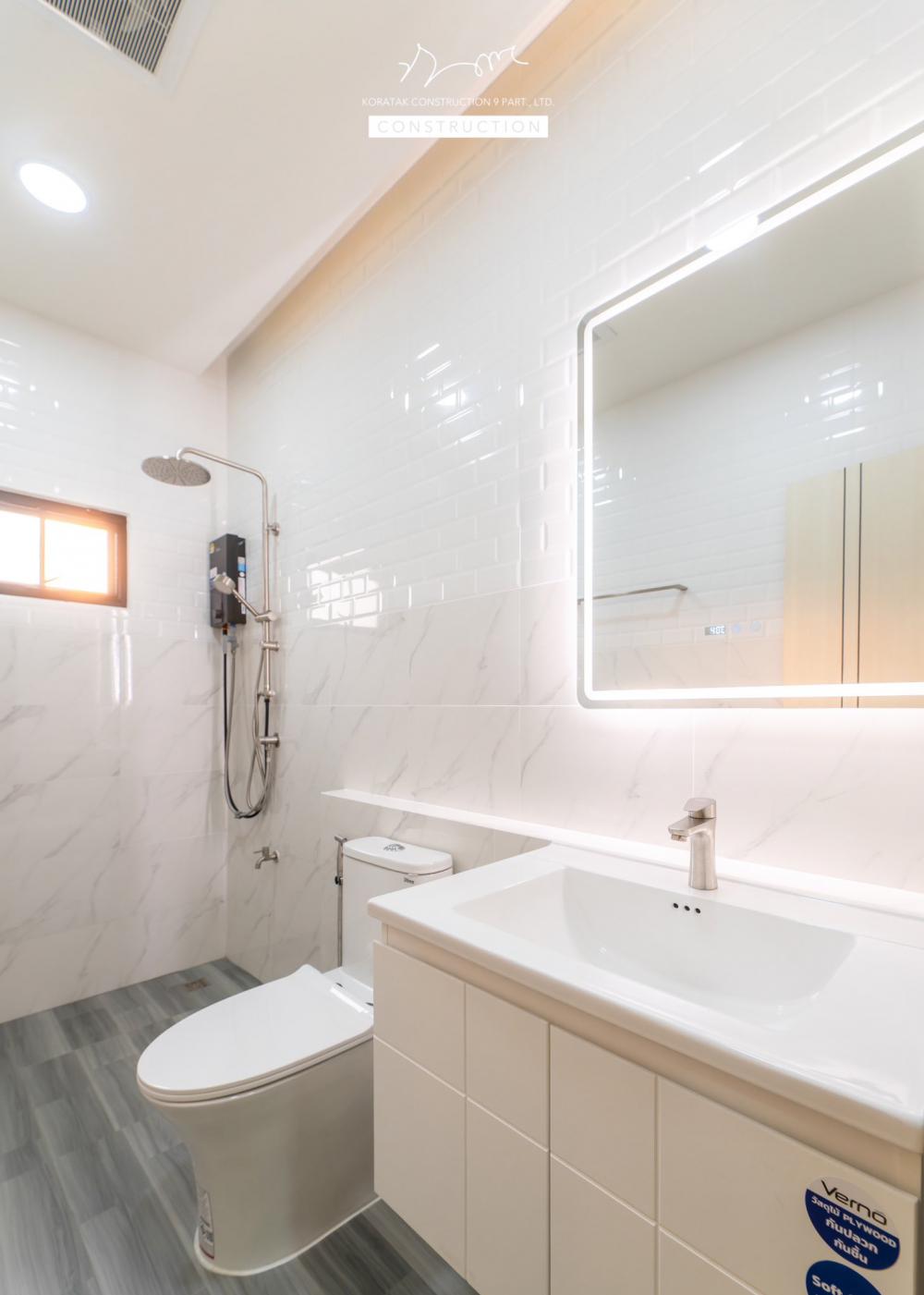 ไอเดียบ้านสไตล์ทรงกลอ่งโมเดิร์นพื้นที่กว้าง ฟังก์ชั่นครบ จัดสวนได้สวย น่าอยู่จัง รูปที่ 22