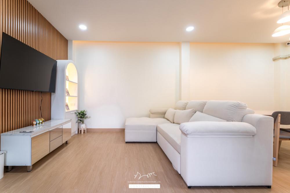 ไอเดียบ้านสไตล์ทรงกลอ่งโมเดิร์นพื้นที่กว้าง ฟังก์ชั่นครบ จัดสวนได้สวย น่าอยู่จัง รูปที่ 25