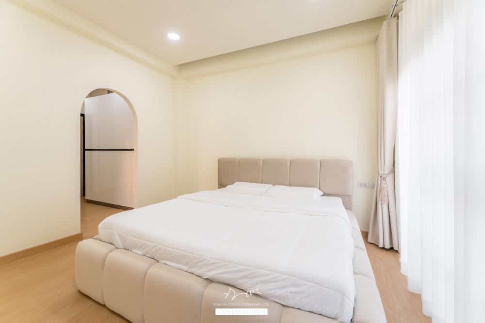 ไอเดียบ้านสไตล์ทรงกลอ่งโมเดิร์นพื้นที่กว้าง ฟังก์ชั่นครบ จัดสวนได้สวย น่าอยู่จัง รูปที่ 30