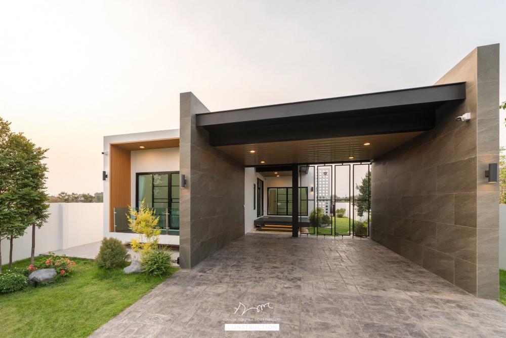 ไอเดียบ้านสไตล์ทรงกลอ่งโมเดิร์นพื้นที่กว้าง ฟังก์ชั่นครบ จัดสวนได้สวย น่าอยู่จัง รูปที่ 4