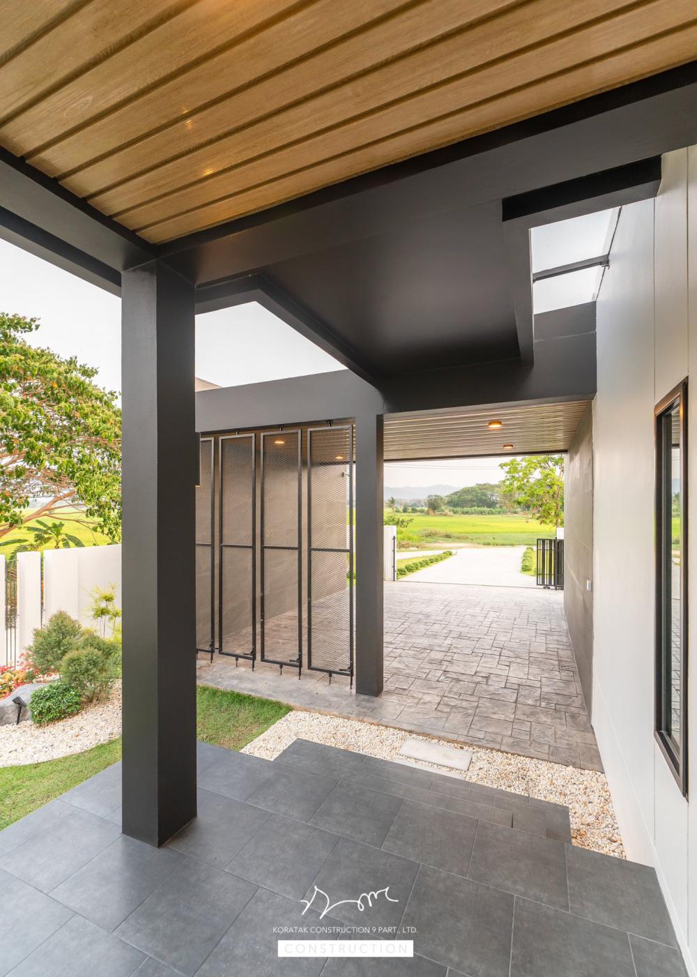 ไอเดียบ้านสไตล์ทรงกลอ่งโมเดิร์นพื้นที่กว้าง ฟังก์ชั่นครบ จัดสวนได้สวย น่าอยู่จัง รูปที่ 7