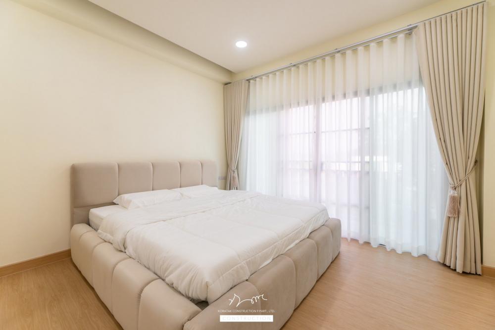 ไอเดียบ้านสไตล์ทรงกลอ่งโมเดิร์นพื้นที่กว้าง ฟังก์ชั่นครบ จัดสวนได้สวย น่าอยู่จัง รูปที่ 31