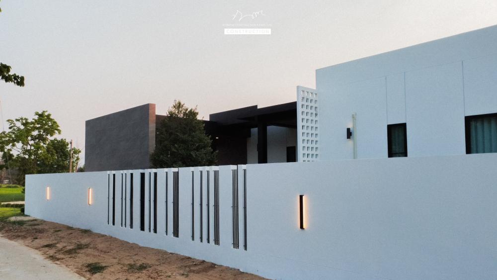 ไอเดียบ้านสไตล์ทรงกลอ่งโมเดิร์นพื้นที่กว้าง ฟังก์ชั่นครบ จัดสวนได้สวย น่าอยู่จัง รูปที่ 44