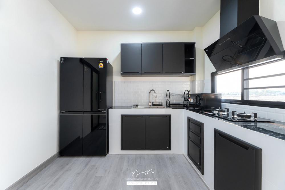 ไอเดียบ้านสไตล์ทรงกลอ่งโมเดิร์นพื้นที่กว้าง ฟังก์ชั่นครบ จัดสวนได้สวย น่าอยู่จัง รูปที่ 33