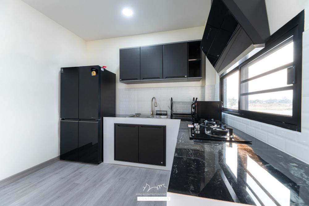 ไอเดียบ้านสไตล์ทรงกลอ่งโมเดิร์นพื้นที่กว้าง ฟังก์ชั่นครบ จัดสวนได้สวย น่าอยู่จัง รูปที่ 34