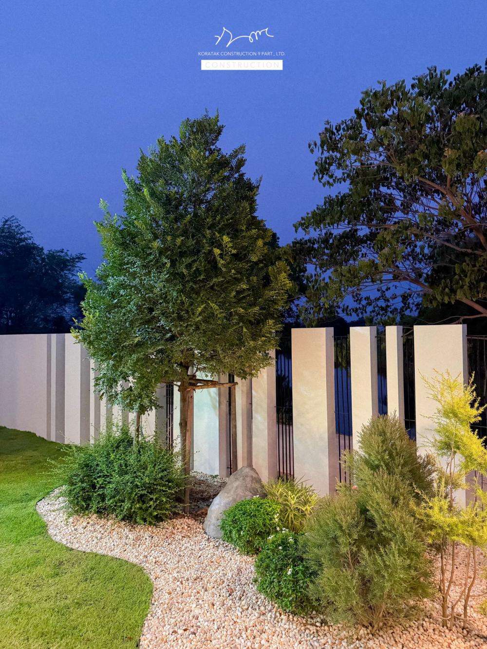 ไอเดียบ้านสไตล์ทรงกลอ่งโมเดิร์นพื้นที่กว้าง ฟังก์ชั่นครบ จัดสวนได้สวย น่าอยู่จัง รูปที่ 39