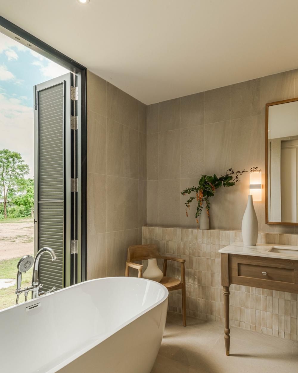 Baan Moo Lampang พื้นที่ใช้สอย​ 650 ตารางเมตร รูปที่ 10