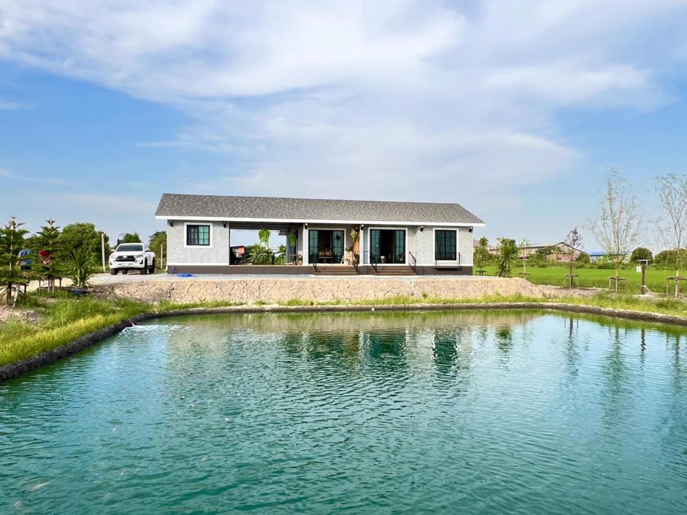 บ้านเศรษฐีโฮมกลางทุ่งนา ขนาด 2 ห้องนอน 3 ห้องน้ำ 1 ห้องครัว 1 ห้องรับแขก 1 ระเบียง รูปที่ 2