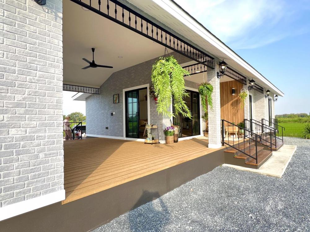 บ้านเศรษฐีโฮมกลางทุ่งนา ขนาด 2 ห้องนอน 3 ห้องน้ำ 1 ห้องครัว 1 ห้องรับแขก 1 ระเบียง รูปที่ 3