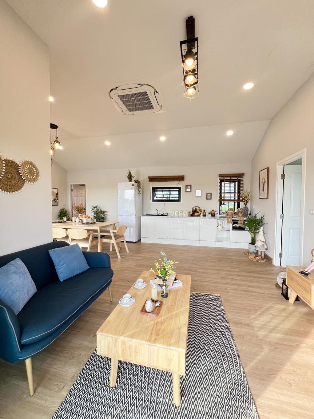 บ้านเศรษฐีโฮมกลางทุ่งนา ขนาด 2 ห้องนอน 3 ห้องน้ำ 1 ห้องครัว 1 ห้องรับแขก 1 ระเบียง รูปที่ 4