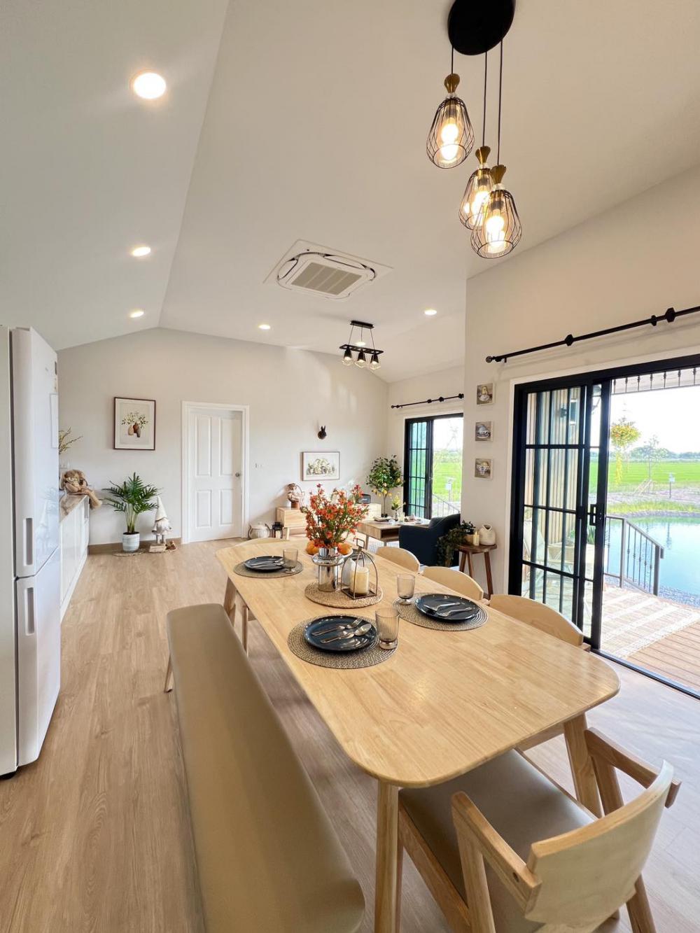 บ้านเศรษฐีโฮมกลางทุ่งนา ขนาด 2 ห้องนอน 3 ห้องน้ำ 1 ห้องครัว 1 ห้องรับแขก 1 ระเบียง รูปที่ 5