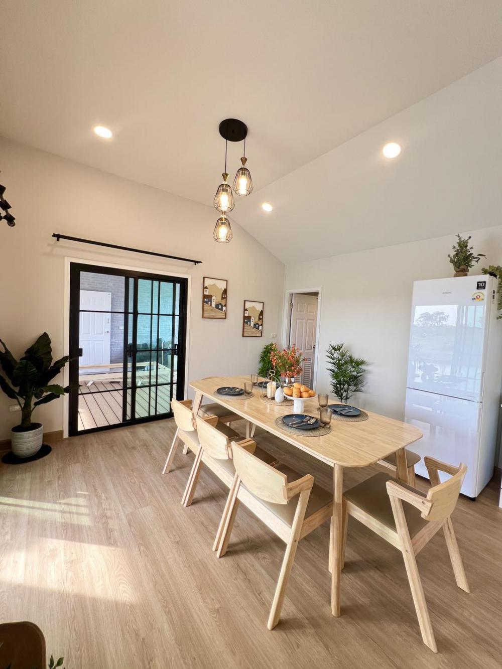 บ้านเศรษฐีโฮมกลางทุ่งนา ขนาด 2 ห้องนอน 3 ห้องน้ำ 1 ห้องครัว 1 ห้องรับแขก 1 ระเบียง รูปที่ 6