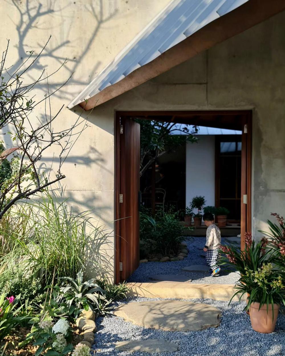 บ้านสไตล์ญุี่ปุ่นมินิมอล และมีสวนสวนน่ารักในบ้าน รูปที่ 13