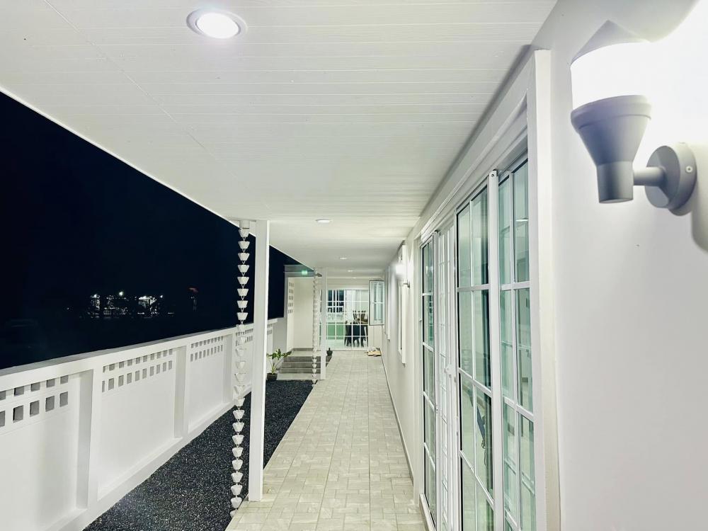 บ้านสไตล์คอนเทมพารารี่สวยหลังเล็กน่ารัก รูปที่ 9