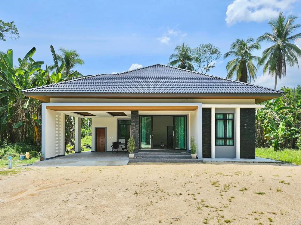 บ้านสไตล์คอนเทมโพรารี่ 3 ห้องนอน 2 ห้องน้ำ พื้นที่ 135 ตรม.