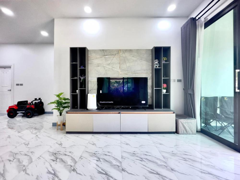 บ้านสไตล์คอนเทมโพรารี่ 3 ห้องนอน 2 ห้องน้ำ พื้นที่ 135 ตรม. รูปที่ 5