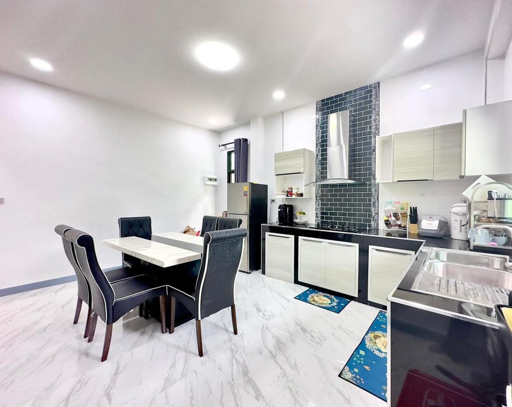 บ้านสไตล์คอนเทมโพรารี่ 3 ห้องนอน 2 ห้องน้ำ พื้นที่ 135 ตรม. รูปที่ 8