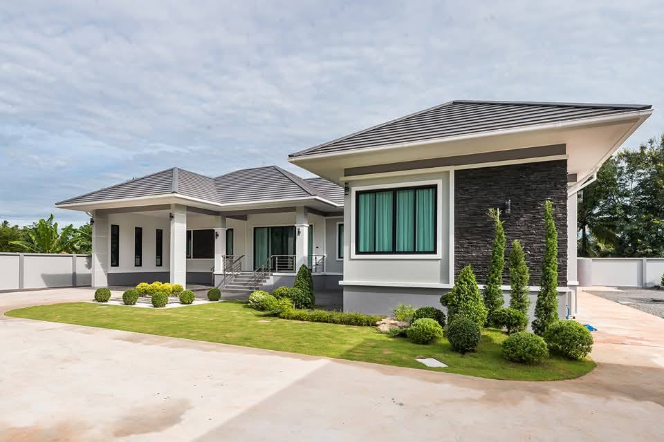 บ้านทรงปั้นหยา 3 ห้องนอน 3 ห้องน้ำ บนเนื้อที่กว้างขวาง จัดสวนได้น่าอยู่. รูปที่ 3