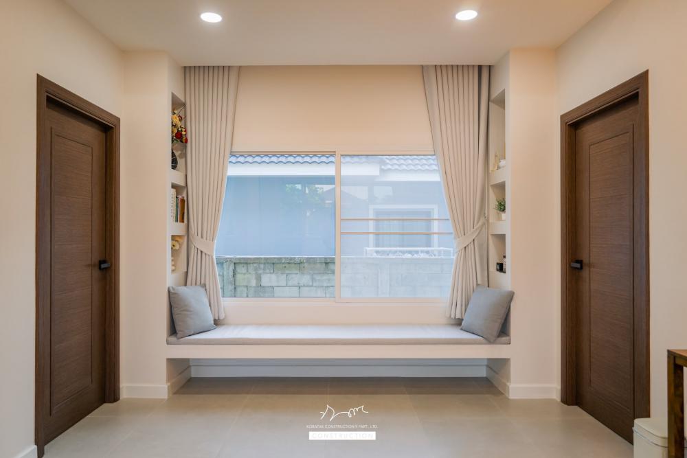 บ้านหลังนี้เริ่มจากโจทย์สำคัญ ที่ดินหน้าแคบ ขนาด 𝟐 ห้องนอน 𝟐 ห้องน้ำ 𝟏 ห้องนั่งเล่น-รับประทานอาหาร 𝟏 ห้องแต่งตัว 𝟏 ห้องครัว 𝟏 ห้องเก็บของ 𝟐ที่จอดรถ รูปที่ 40