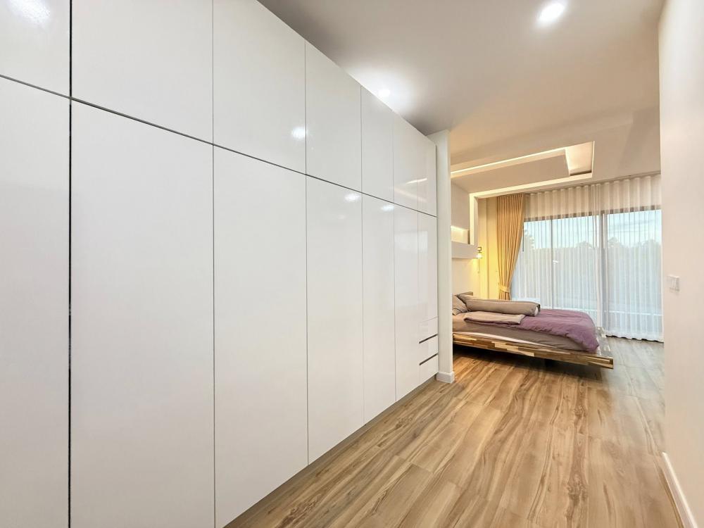 แบบบ้านสองชั้น สไตล์โมเดิร์น ขนาด 4 ห้องนอน 3 ห้องน้ำ รูปที่ 19