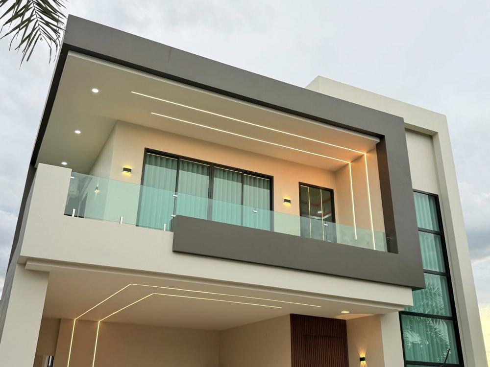 แบบบ้านสองชั้น สไตล์โมเดิร์น ขนาด 4 ห้องนอน 3 ห้องน้ำ รูปที่ 2