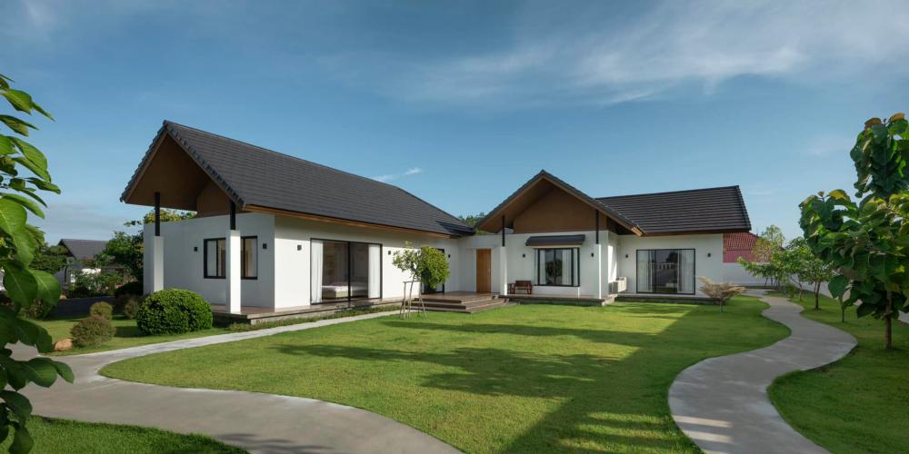 บ้านอยู่เย็นเป็นสุข ออกแบบได้อย่างลงตัว สะอาดสบายตาทั้งภายในภายนอกและสวนของบ้าน