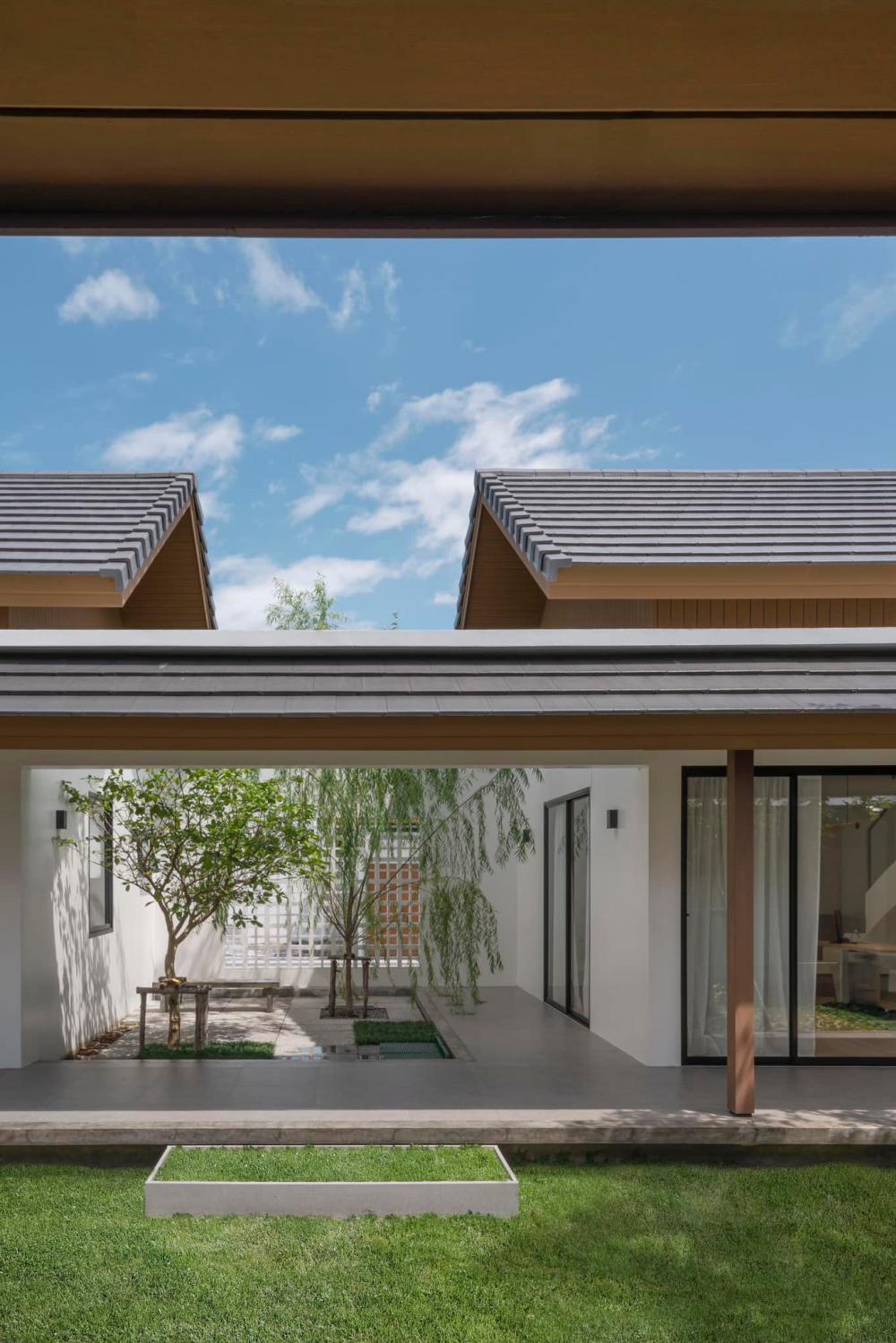 บ้านอยู่เย็นเป็นสุข ออกแบบได้อย่างลงตัว สะอาดสบายตาทั้งภายในภายนอกและสวนของบ้าน รูปที่ 13