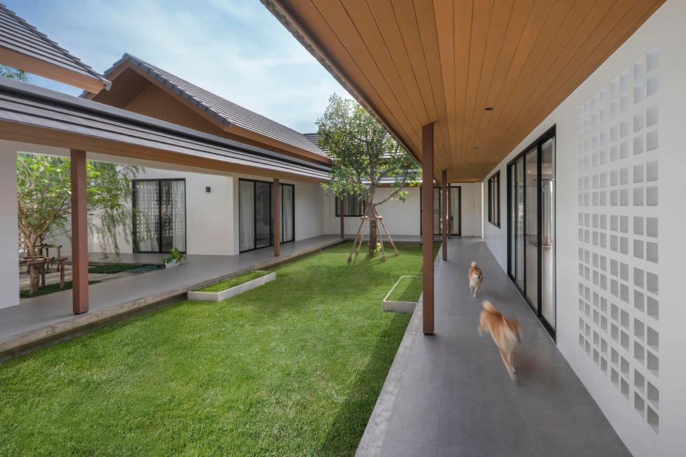 บ้านอยู่เย็นเป็นสุข ออกแบบได้อย่างลงตัว สะอาดสบายตาทั้งภายในภายนอกและสวนของบ้าน รูปที่ 15