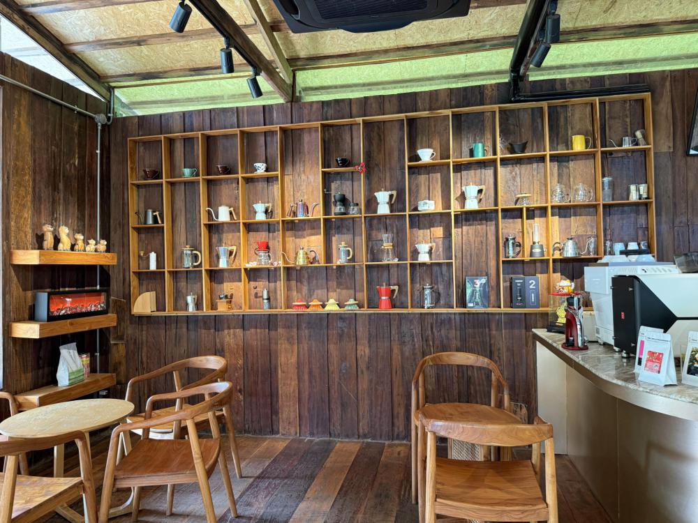 รีโนเวทยุ้งข้าวเป็นร้านกาแฟไม้น่ารัก รูปที่ 15