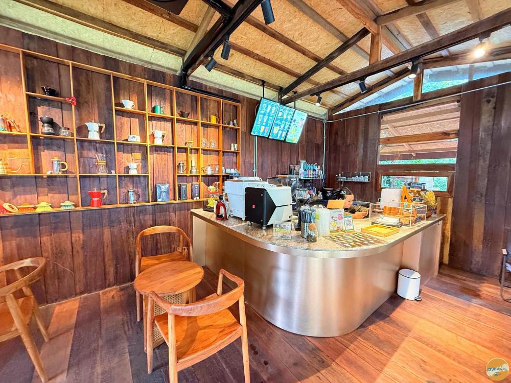 รีโนเวทยุ้งข้าวเป็นร้านกาแฟไม้น่ารัก รูปที่ 18