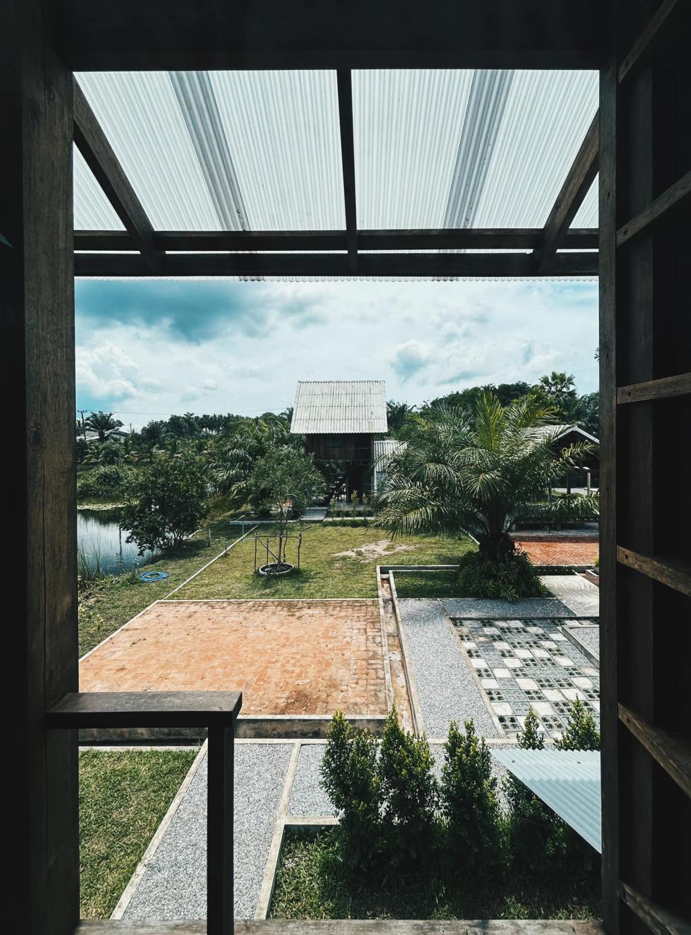 บ้านไม้โมเดิร์นหน้าแคบ 2 ชั้น รูปที่ 12