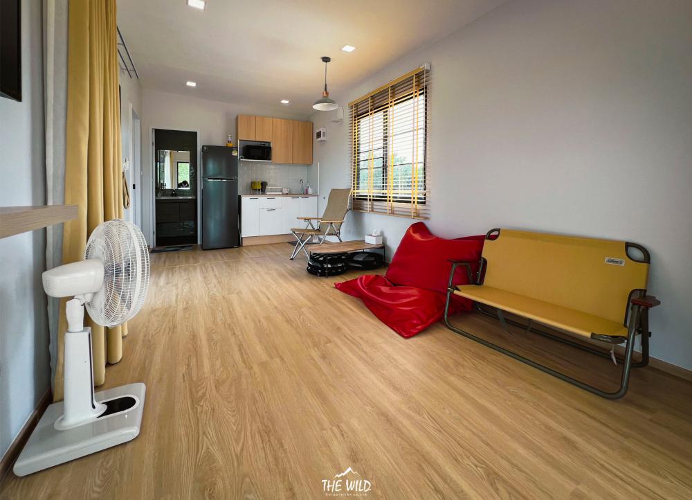 บ้านโมเดิร์นทรงกล่องโทนขาวละมุน แต่งน่ารักลงตัว รูปที่ 11