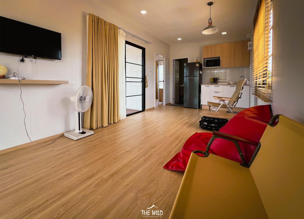 บ้านโมเดิร์นทรงกล่องโทนขาวละมุน แต่งน่ารักลงตัว รูปที่ 12