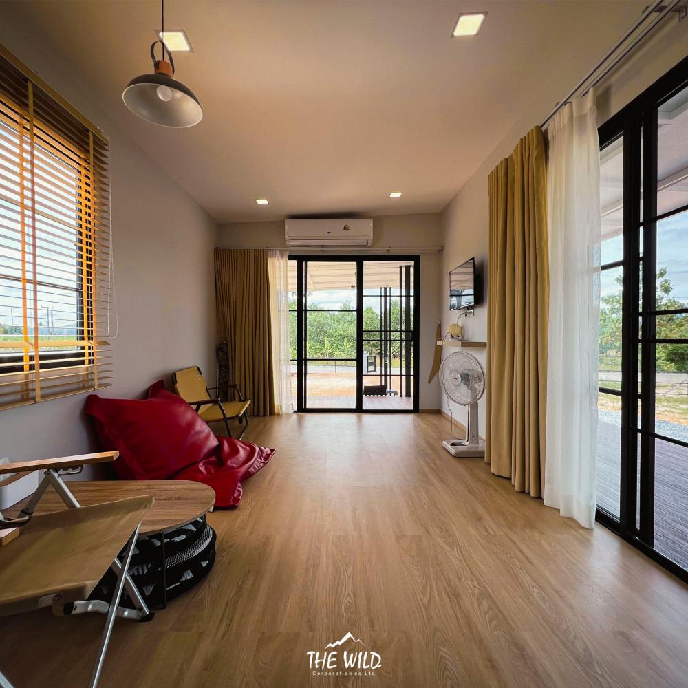 บ้านโมเดิร์นทรงกล่องโทนขาวละมุน แต่งน่ารักลงตัว รูปที่ 13