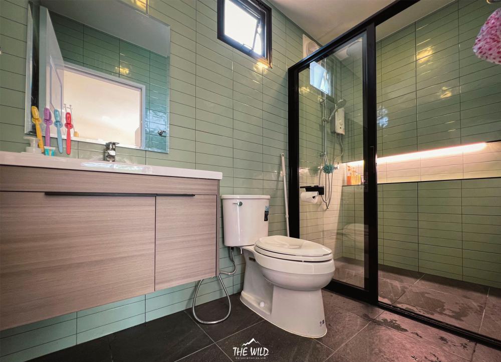 บ้านโมเดิร์นทรงกล่องโทนขาวละมุน แต่งน่ารักลงตัว รูปที่ 17