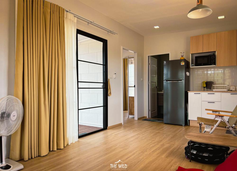 บ้านโมเดิร์นทรงกล่องโทนขาวละมุน แต่งน่ารักลงตัว รูปที่ 18